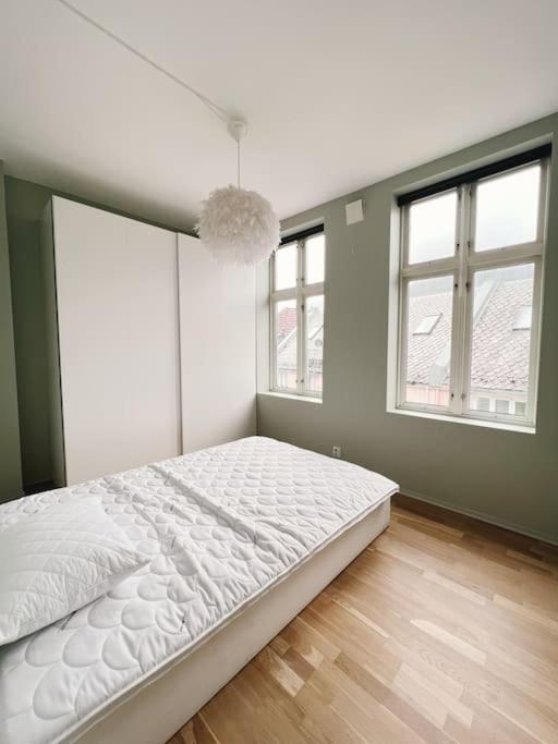 Dinbnb I 500 M To Centrum I Shared Patio I Street Parking