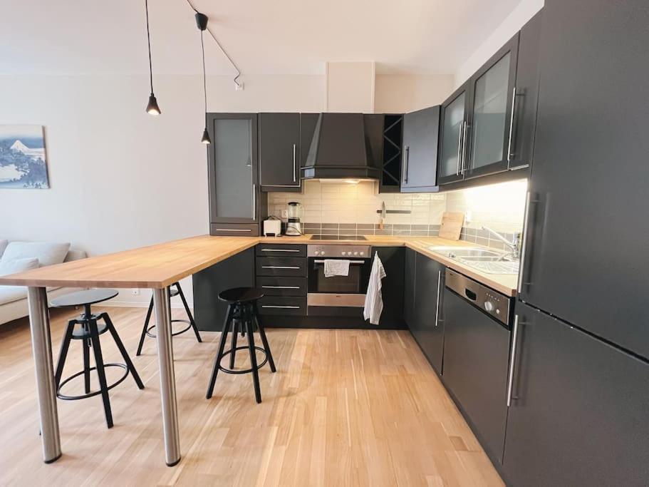 Dinbnb I 500 M To Centrum I Shared Patio I Street Parking * Bergen